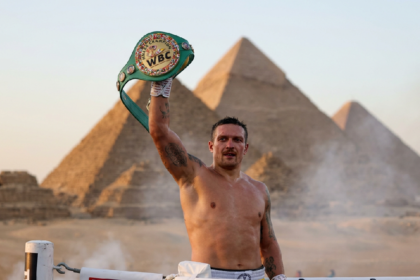 Oleksandr Usyk stops Rico Verhoeven in dramatic Giza Necropolis title defense
