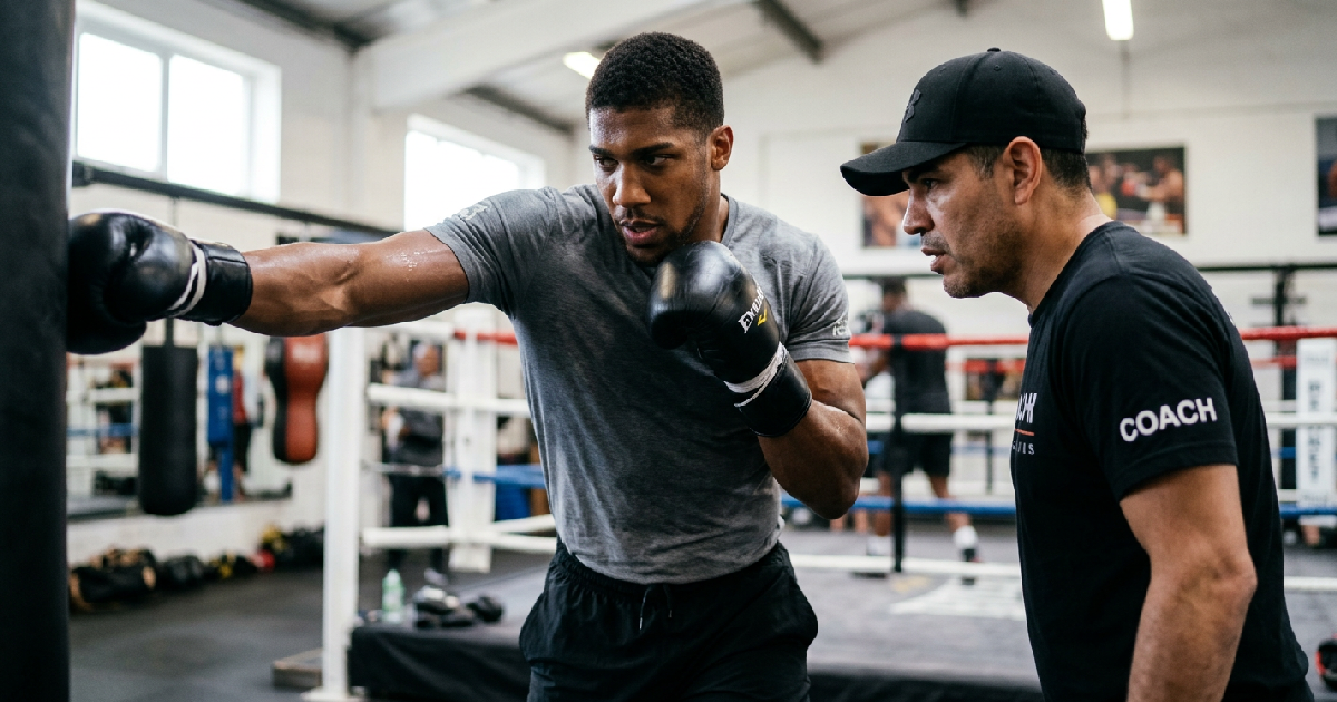 Robert Garcia Predicts Anthony Joshua Will Secure Stoppage Over Tyson Fury